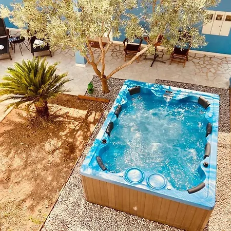 Willa Blue With Whirlpool, Bbq And Wifi Celina