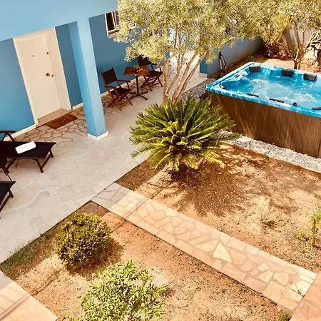 Blue With Whirlpool, Bbq And Wifi *