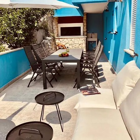 Blue With Whirlpool, Bbq And Wifi Willa Celina
