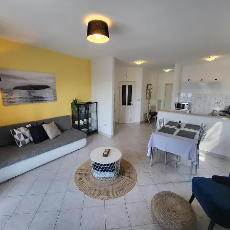 Blue With Bbq, Wifi And Stunning View
